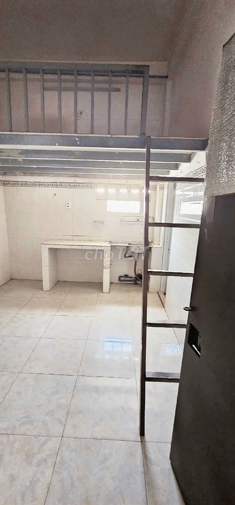 Phạm Văn Bạch cash room-- 2 million a month.