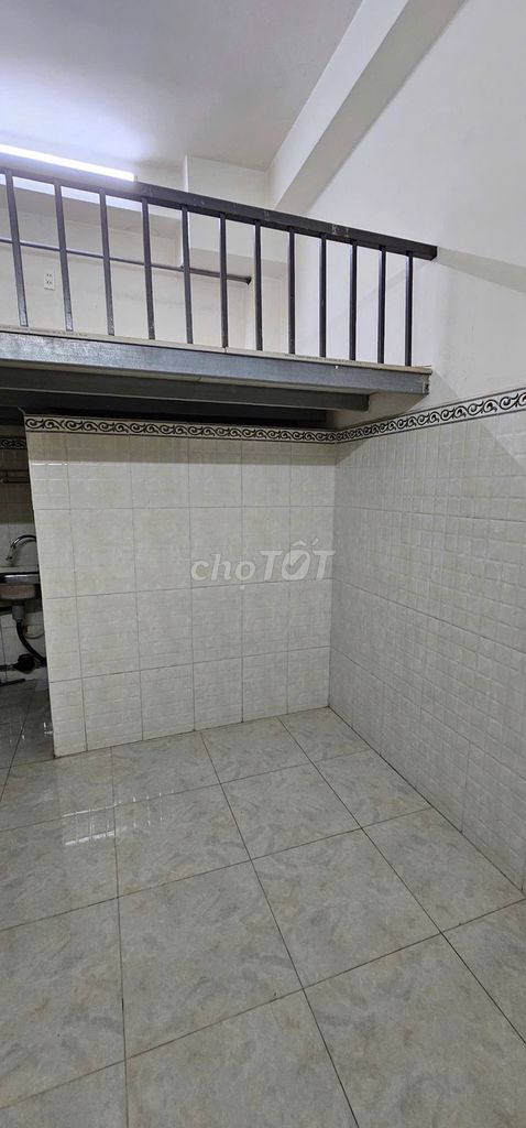 Phạm Văn Bạch cash room-- 2 million a month.
