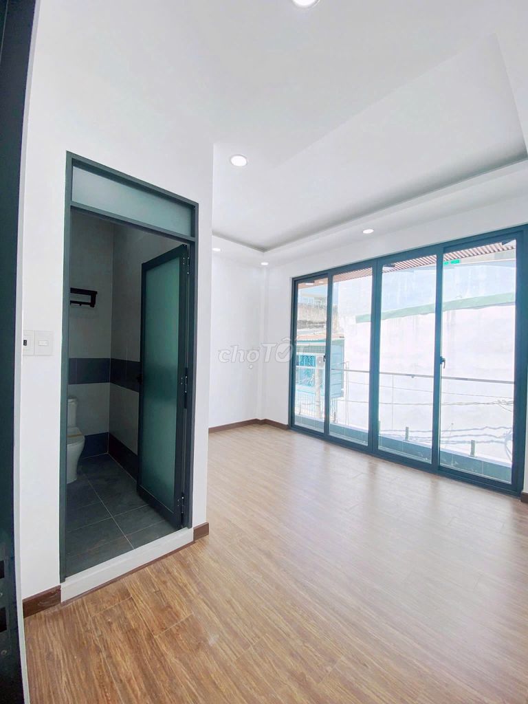 Rent for 8 million and 5 in District 7-- near lotte mart.