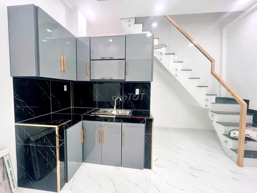 Rent for 8 million and 5 in District 7-- near lotte mart.
