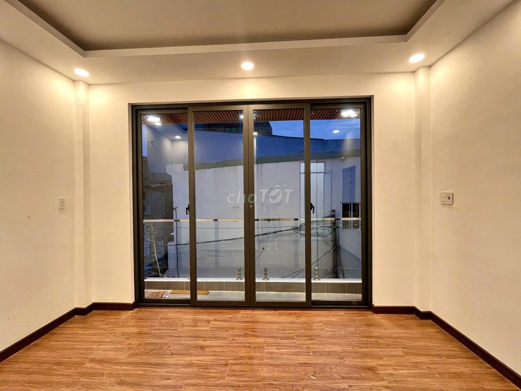 Rent for 8 million and 5 in District 7-- near lotte mart.