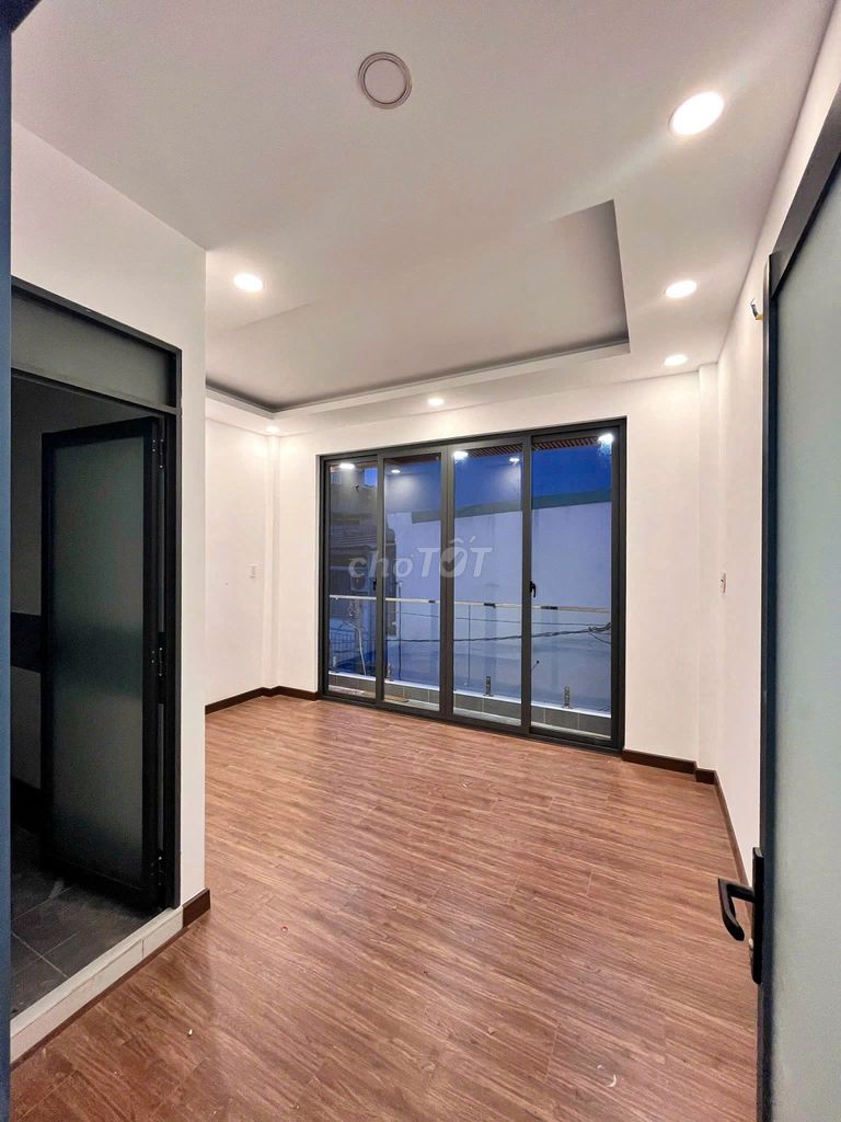 Rent for 8 million and 5 in District 7-- near lotte mart.