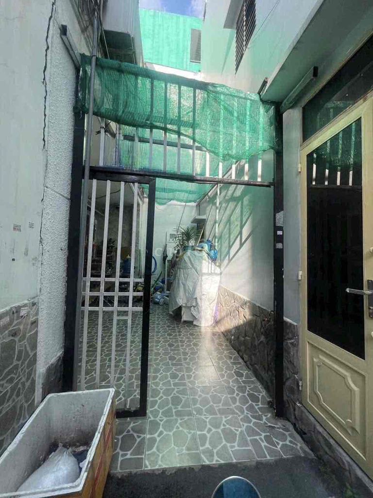 Renting 8 million 4 bedrooms 3 toilets