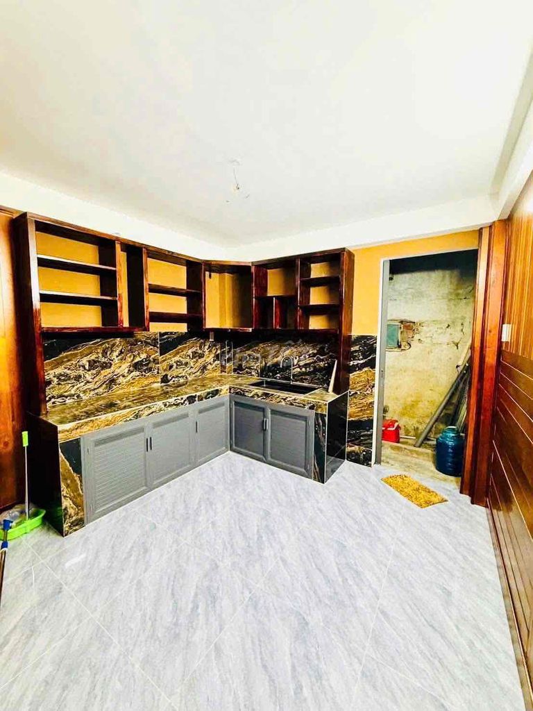 Nice new rental, five stories, Nb block four, near the Excelsior Market