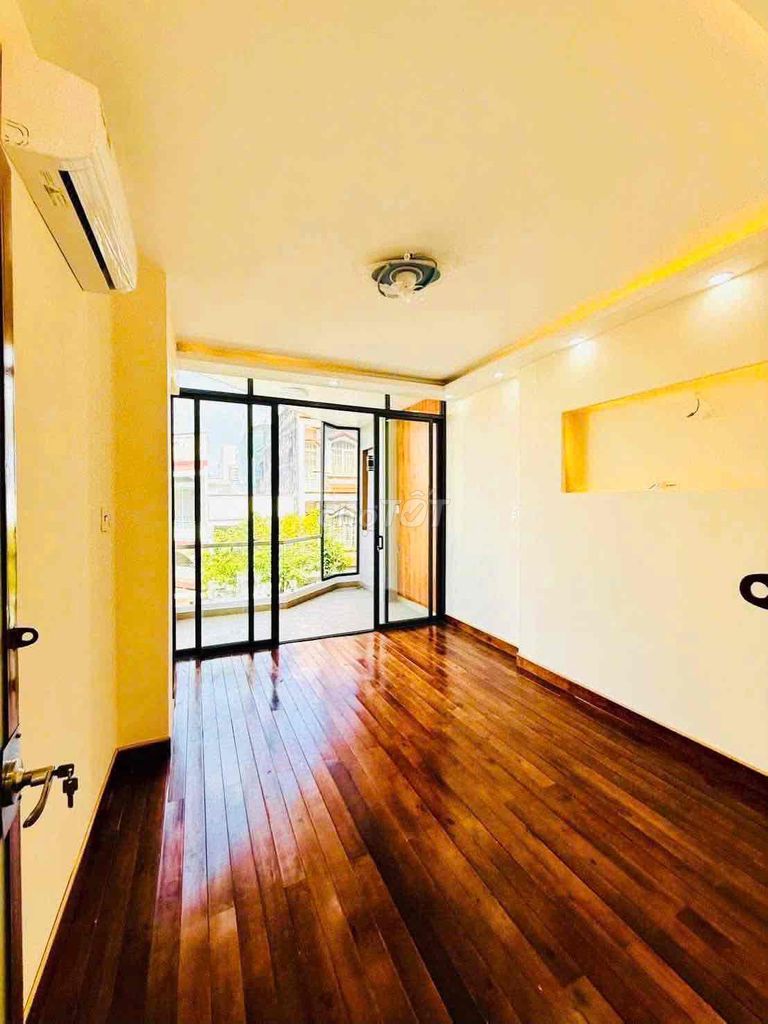 Nice new rental, five stories, Nb block four, near the Excelsior Market