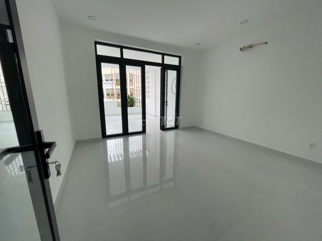 Rent the entire Lê Văn Sỹ street, 5 mx25 meters, area using 250 m2