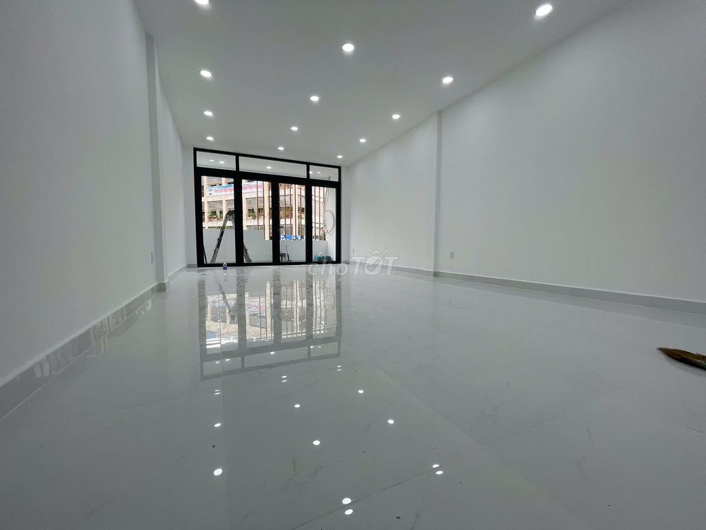 Rent the entire Lê Văn Sỹ street, 5 mx25 meters, area using 250 m2