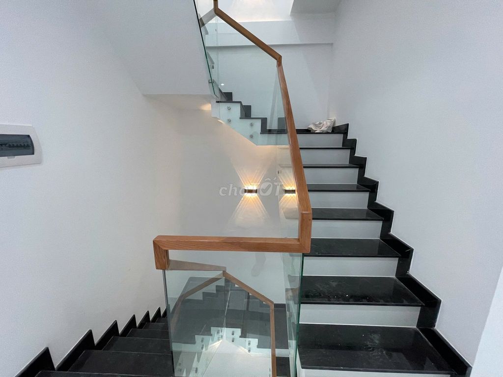 Rent the entire Lê Văn Sỹ street, 5 mx25 meters, area using 250 m2