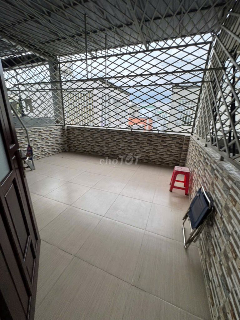 Rent a nice three-story apartment at 23 million a month.