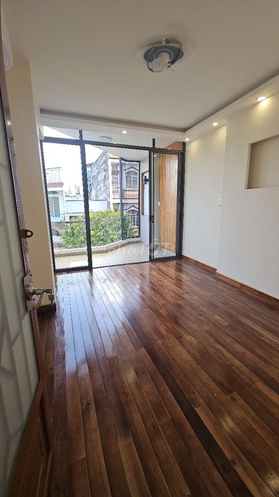 4 bedrooms with a nice four-way front house