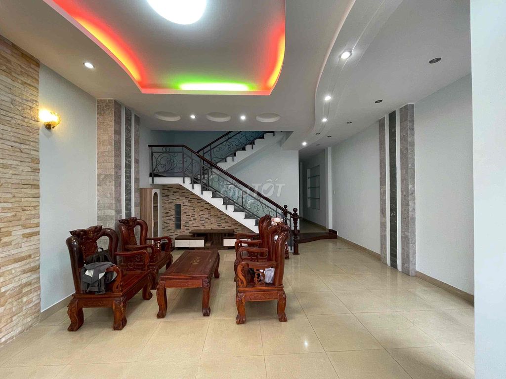 Renting the entire 7th District, 4P 2nd floor 25 million a month.
