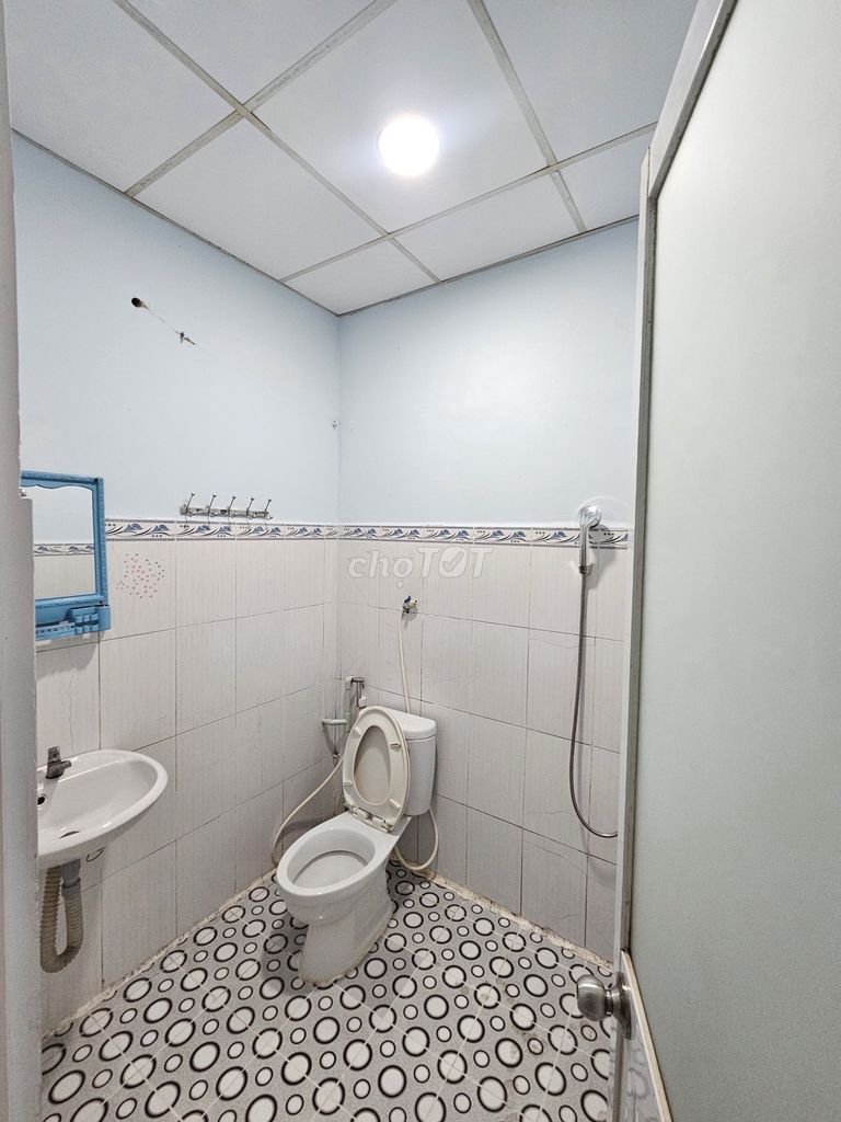 Rent an alley house. Q Phú Nhuận. At $1.6 million.
