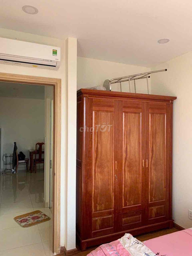 The 2 bedrooms & 2 toilets are leased 8 million a month. Xiang, check the house