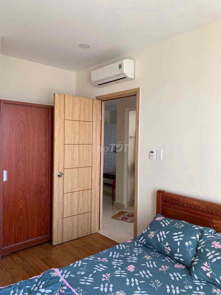 The 2 bedrooms & 2 toilets are leased 8 million a month. Xiang, check the house