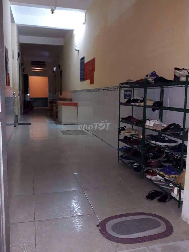 The Bình Tân Hotel is cheap