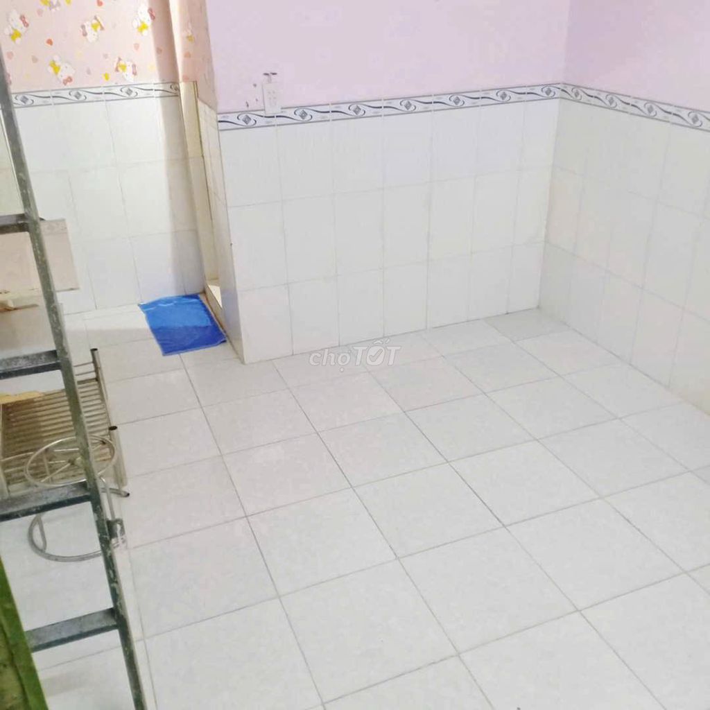 The Bình Tân Hotel is cheap
