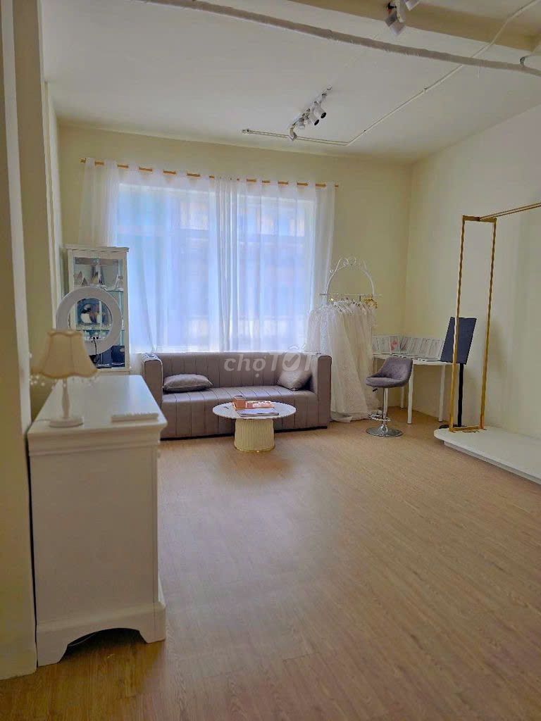 Rented on 69 coins, 1 – Horizontal 1 M, 230 M2, 130 million