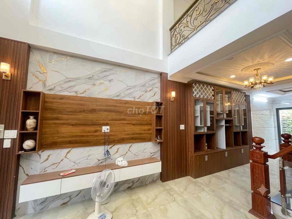 New Founding House 4 4 4 Levels of Bedrooms With Top Fields, Phạm Văn Đồng.