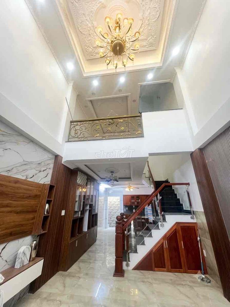 New Founding House 4 4 4 Levels of Bedrooms With Top Fields, Phạm Văn Đồng.