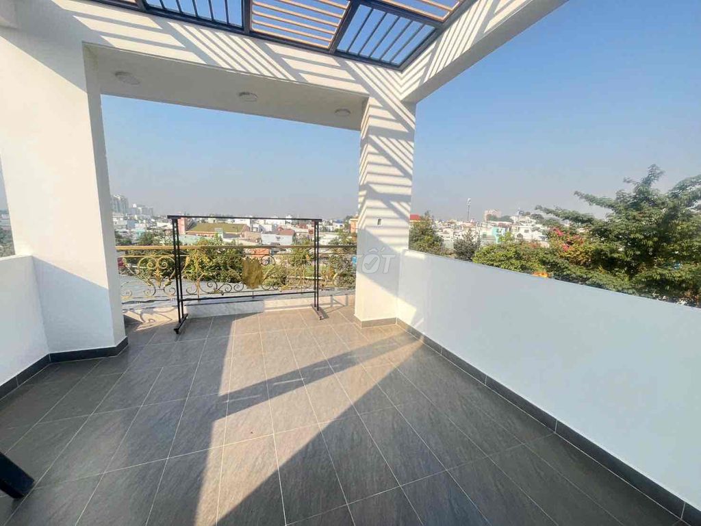 New Founding House 4 4 4 Levels of Bedrooms With Top Fields, Phạm Văn Đồng.