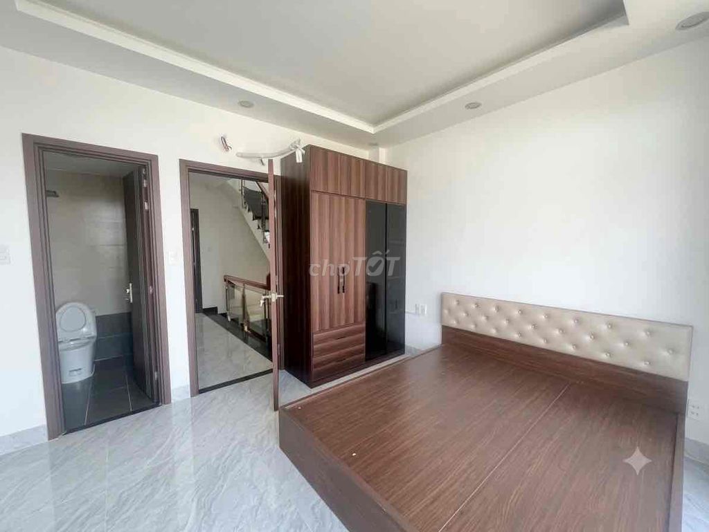 New Founding House 4 4 4 Levels of Bedrooms With Top Fields, Phạm Văn Đồng.