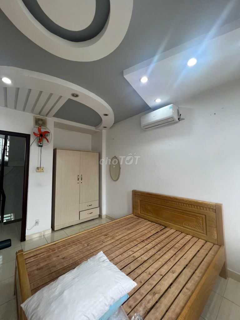 Five-story renter-- Phú Nhuận-- Full furniture.