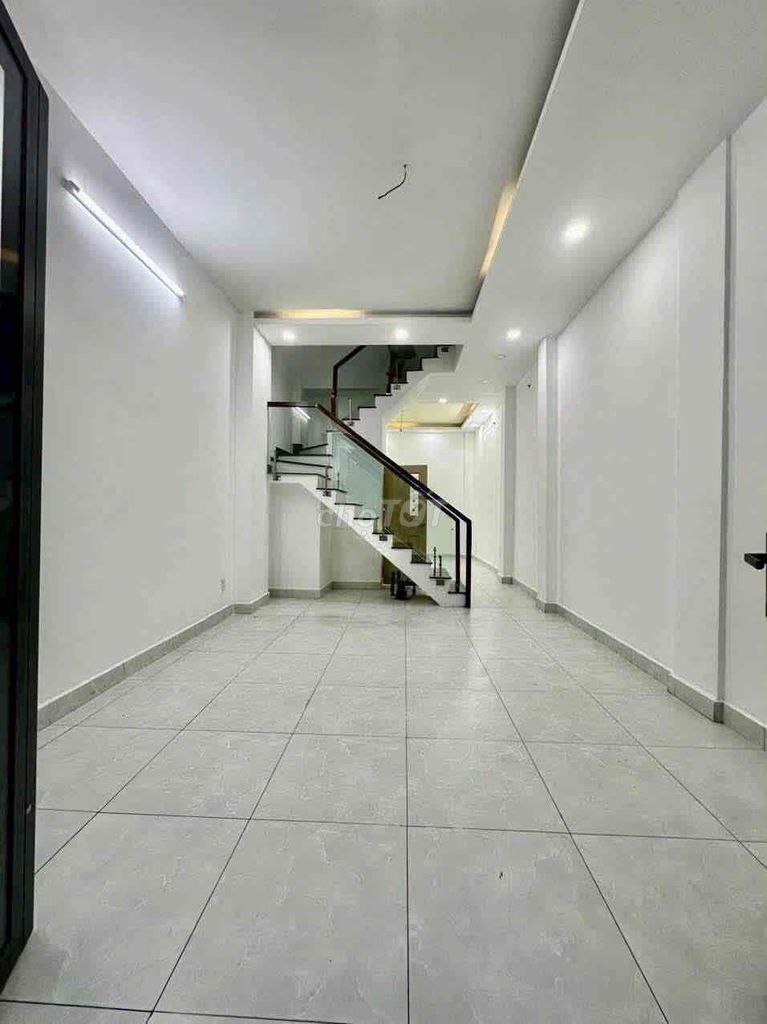 Nguyễn Văn Lượngs across fromtte 5 bedrooms.