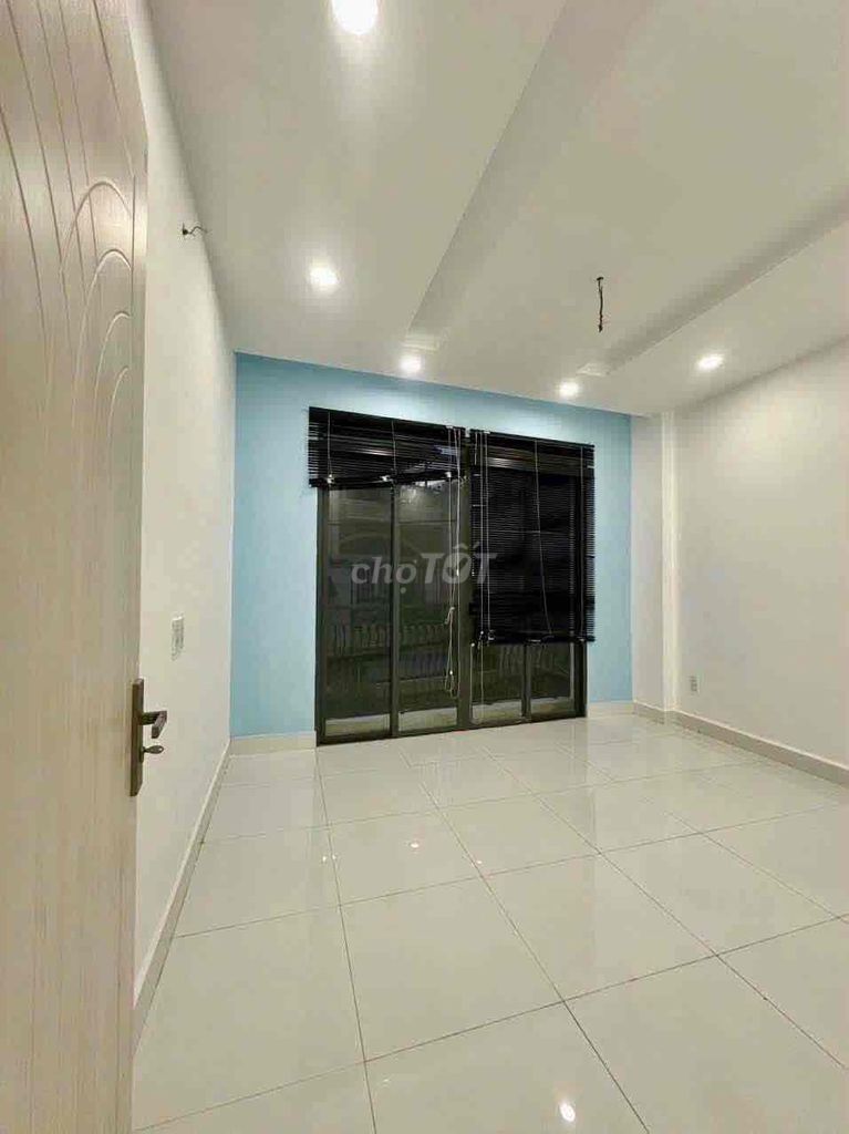 Nguyễn Văn Lượngs across fromtte 5 bedrooms.