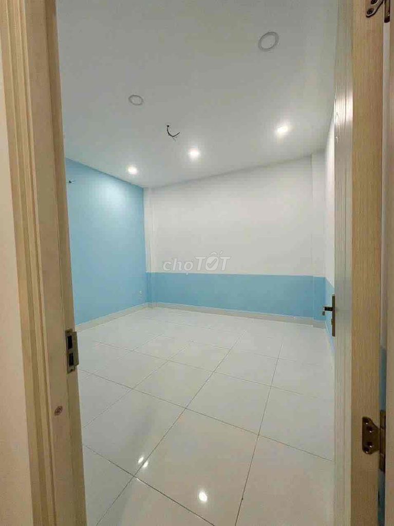 Nguyễn Văn Lượngs across fromtte 5 bedrooms.