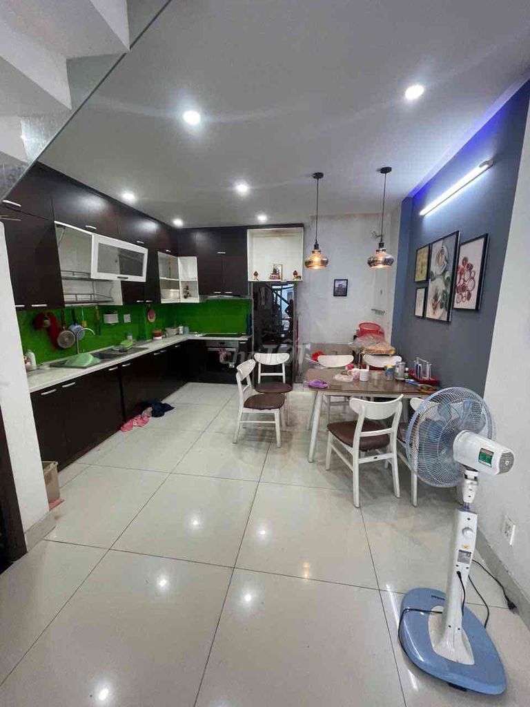 Nice house. Two-story bedrooms. 102 Lã Xuân Oai.