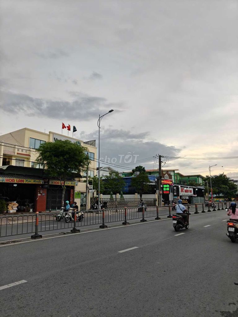 Rent Tô Ký Cash House near Vietnam. area 7.7 mx30 meters. It's 18 million.