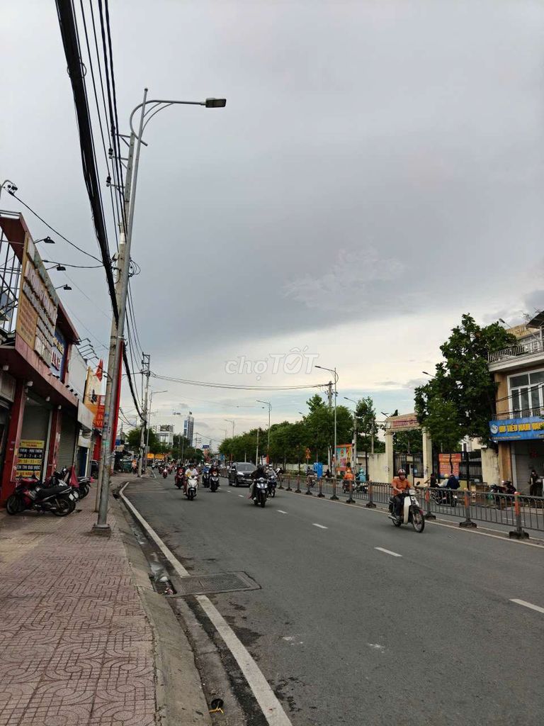 Rent Tô Ký Cash House near Vietnam. area 7.7 mx30 meters. It's 18 million.