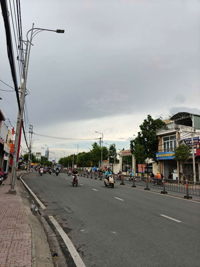 Rent Tô Ký Cash House near Vietnam. area 7.7 mx30 meters. It's 18 million.