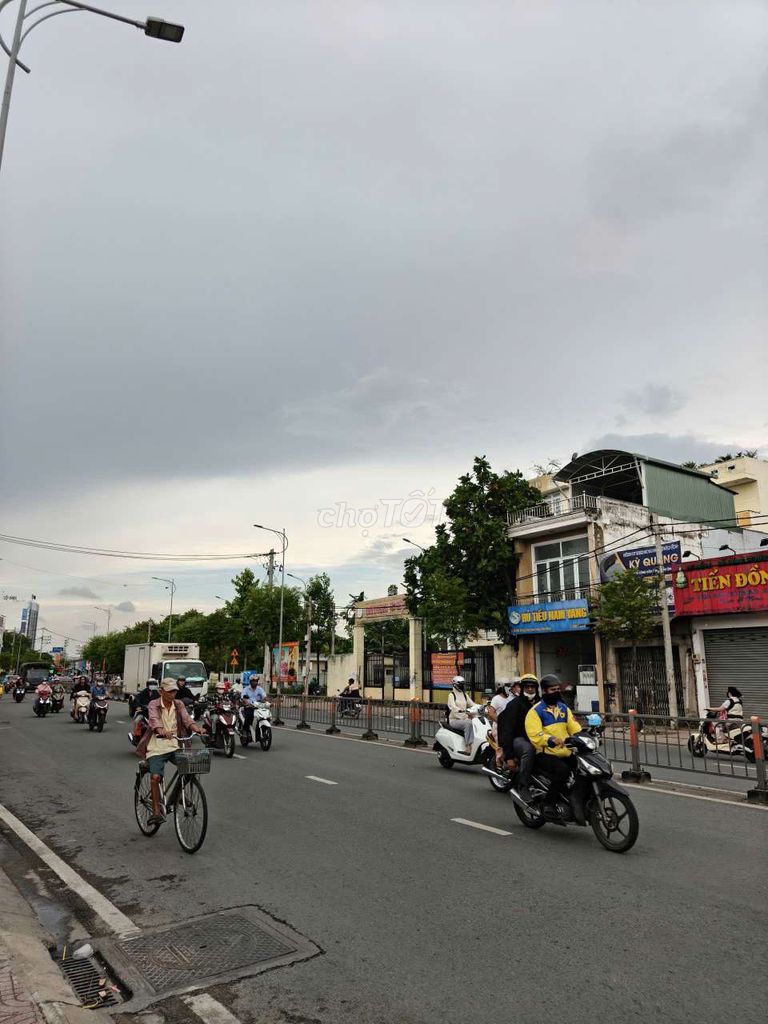 Rent Tô Ký Cash House near Vietnam. area 7.7 mx30 meters. It's 18 million.