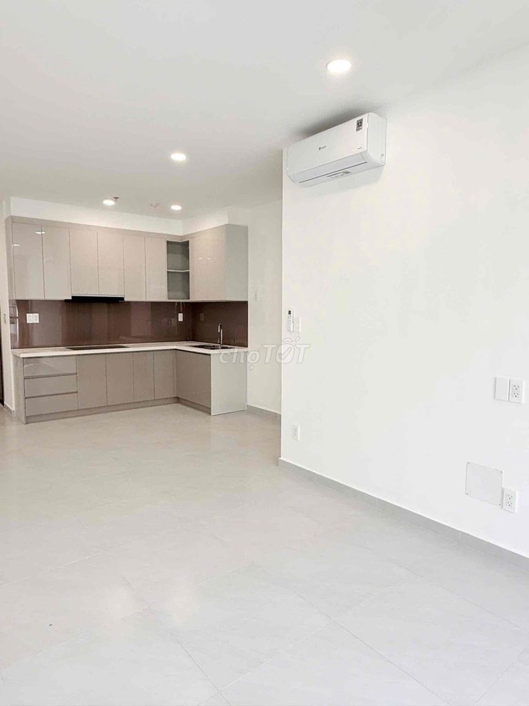 Rent the apartment. Two bedrooms. 73mmm curtains. Three air conditioning.