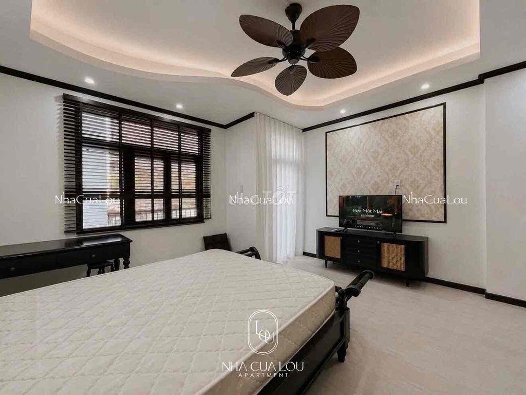 Hot apartment one bedroom luxry full of fine furniture right at the top of Lê Văn Sỹ.