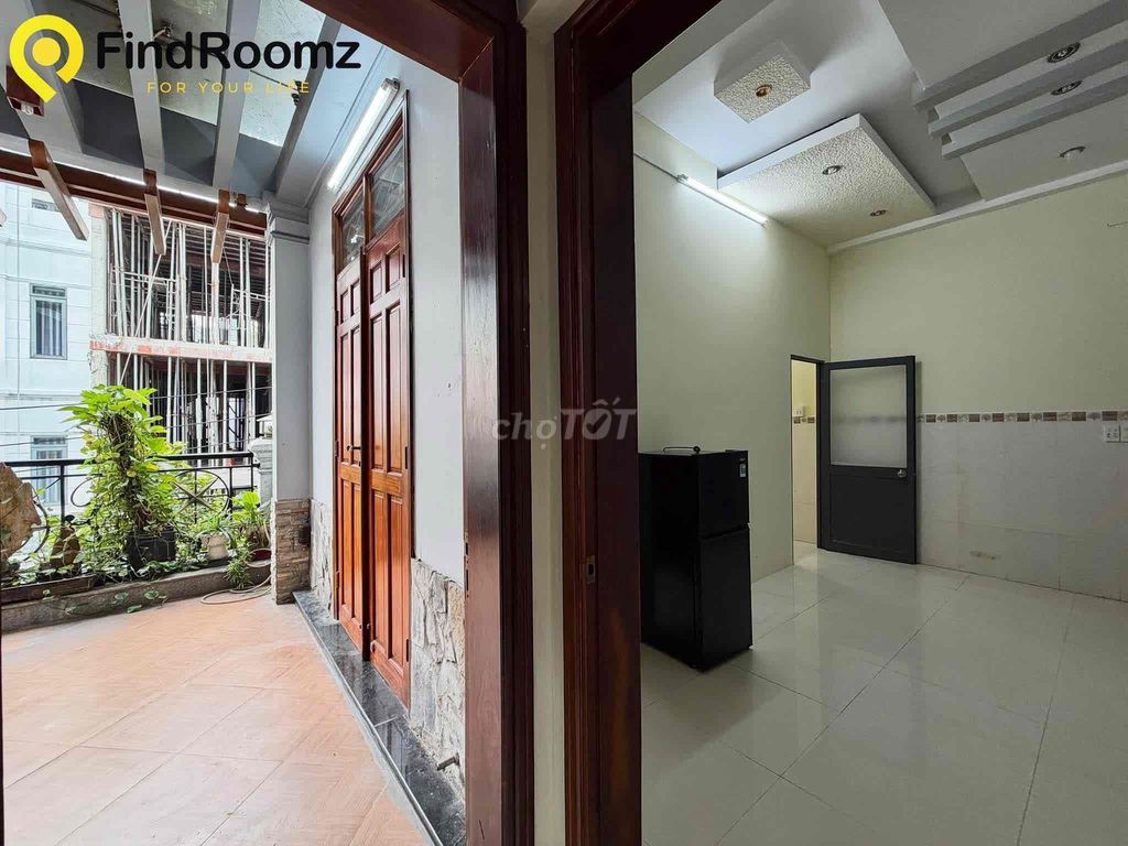 Three bedrooms. One bathroom. 60 meters.