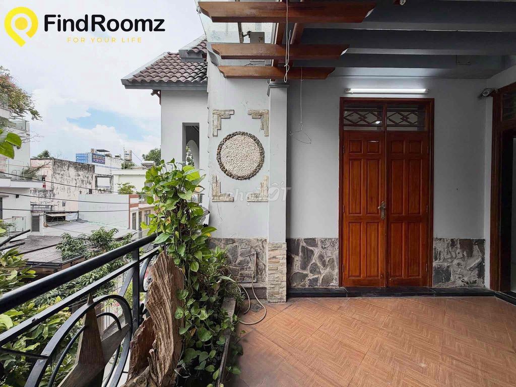 Three bedrooms. One bathroom. 60 meters.