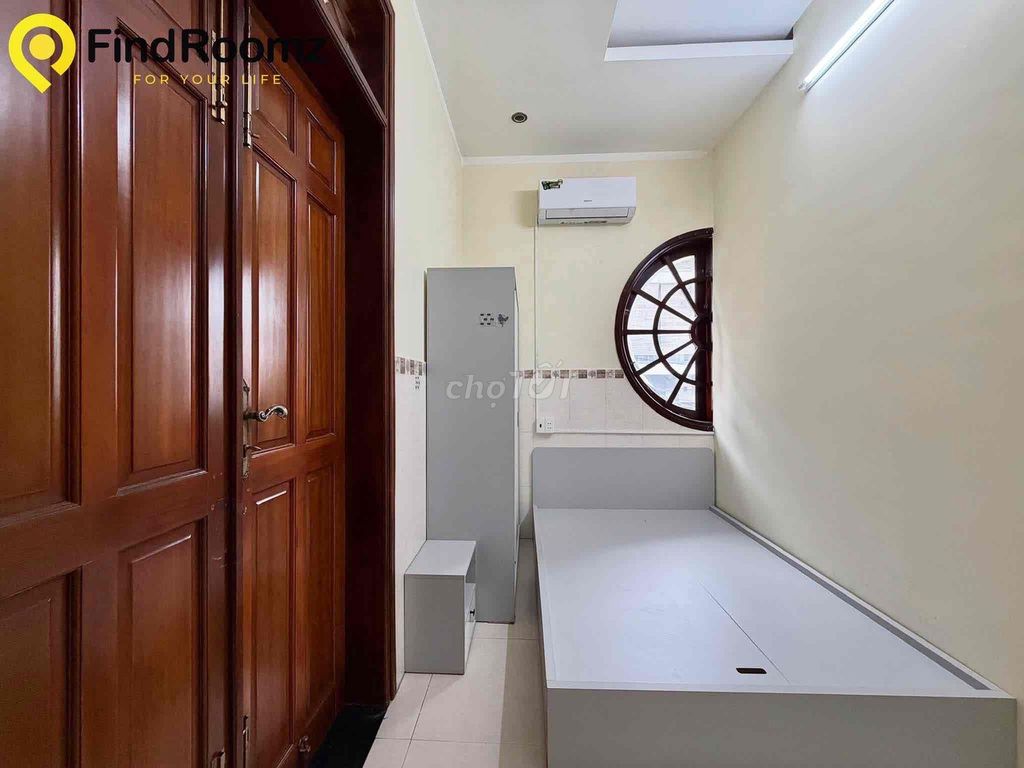 Three bedrooms. One bathroom. 60 meters.