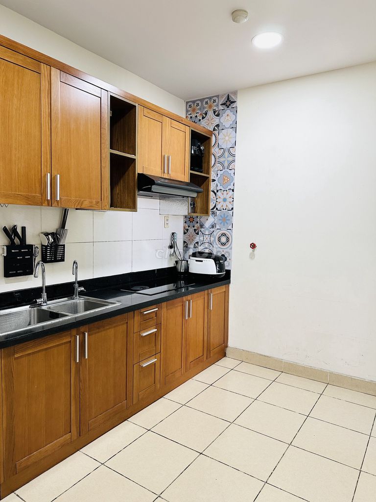 It's a good price right in front of Cộng Hòa. 70 M2 (2 bedroom - 2 toilet) Cộng Hòa Plaza