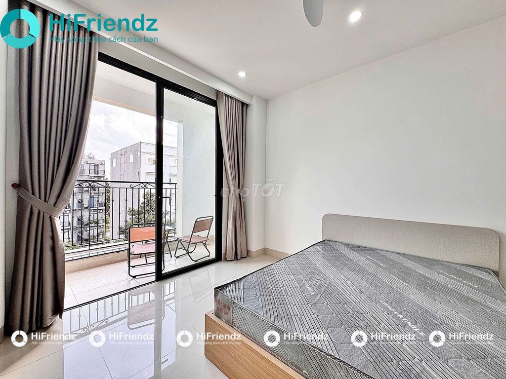 Rent a big balcony studio right on the island of diamonds, District 2.