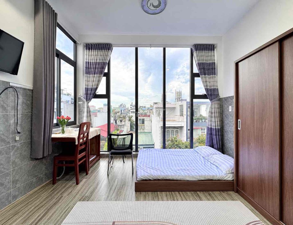 The service apartment luxury chill - the full sky window - the peak sun