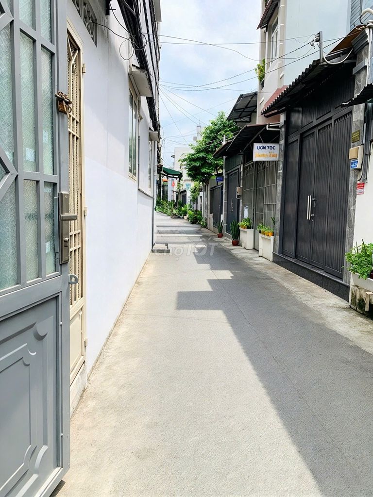 Room 3.7 million-- not shared by the boss-- 7-- near the verit, tdt