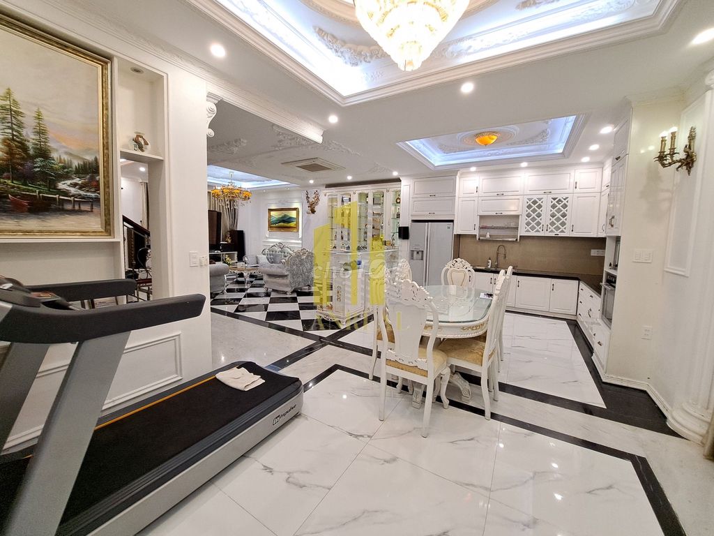 The top-class mansion is 45 million European style furniture.
