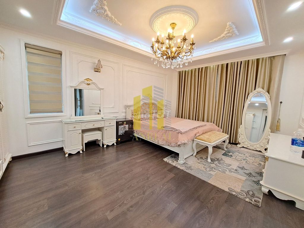 The top-class mansion is 45 million European style furniture.