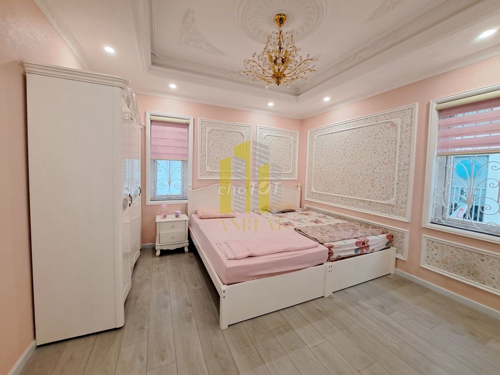 The top-class mansion is 45 million European style furniture.