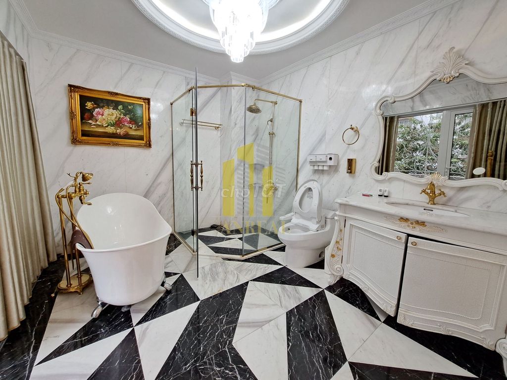 The top-class mansion is 45 million European style furniture.