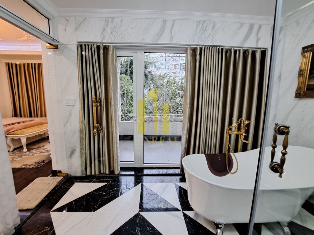 The top-class mansion is 45 million European style furniture.