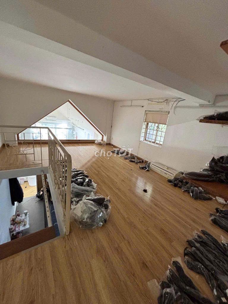 Renting B01 out of 9 Lý Văn Phức, District 1 – Air Stars - 17 million.