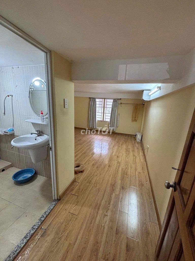 Renting B01 out of 9 Lý Văn Phức, District 1 – Air Stars - 17 million.